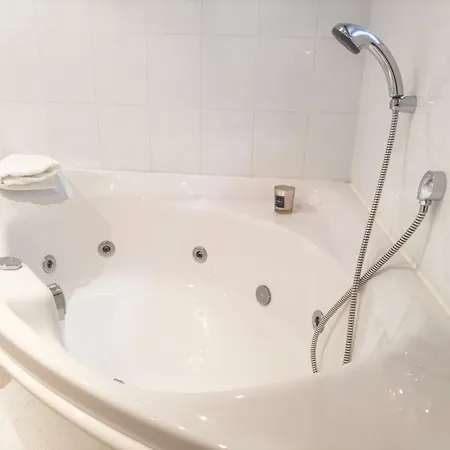 Souterrain Mit Eigenem Eingang Und Terasse