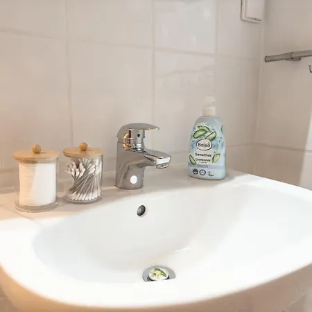 Apartament Souterrain Mit Eigenem Eingang Und Terasse *