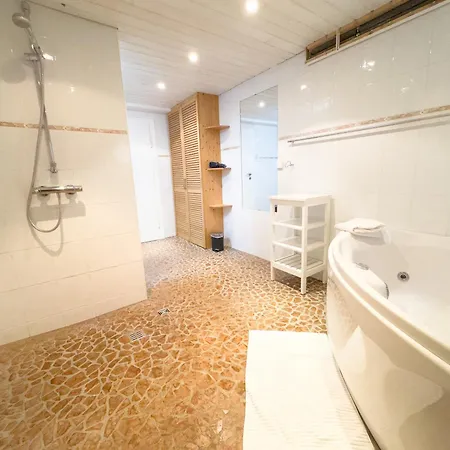 Souterrain Mit Eigenem Eingang Und Terasse Apartament