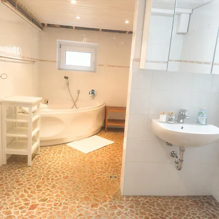 Souterrain Mit Eigenem Eingang Und Terasse Апартаменты *