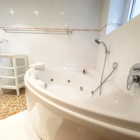 Souterrain Mit Eigenem Eingang Und Terasse Apartament