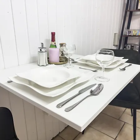 Souterrain Mit Eigenem Eingang Und Terasse Apartment