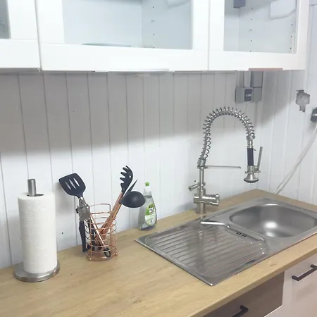 Apartament Souterrain Mit Eigenem Eingang Und Terasse *