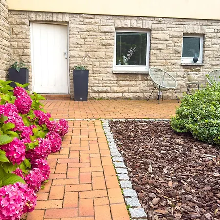 Souterrain Mit Eigenem Eingang Und Terasse Apartment