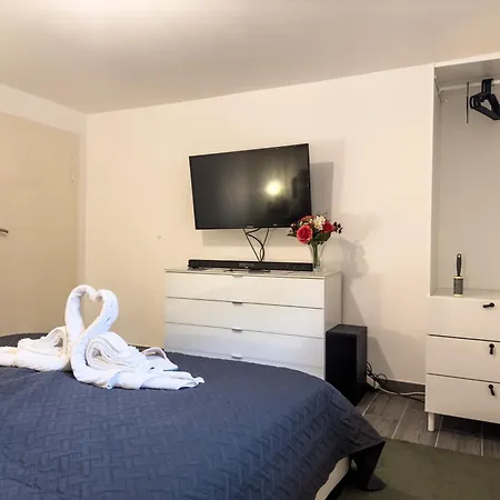 Souterrain Mit Eigenem Eingang Und Terasse Apartment *