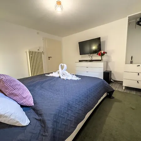 Souterrain Mit Eigenem Eingang Und Terasse Apartment Sarstedt