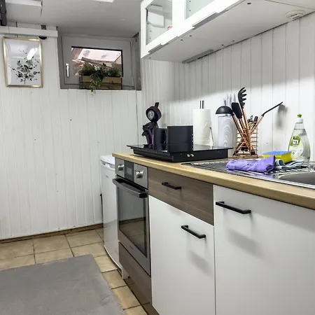 Souterrain Mit Eigenem Eingang Und Terasse Apartment