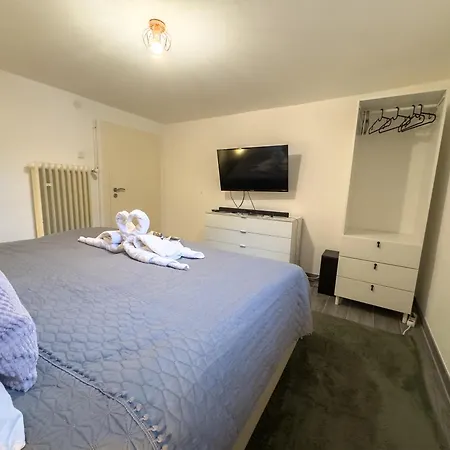 Souterrain Mit Eigenem Eingang Und Terasse *