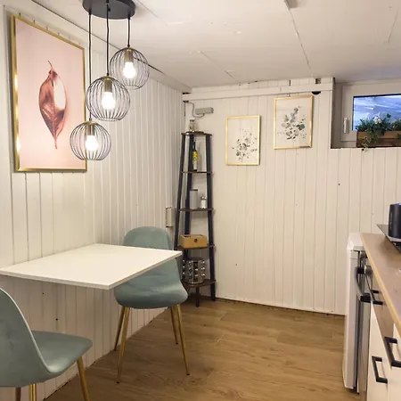 Souterrain Mit Eigenem Eingang Und Terasse Lejlighed *