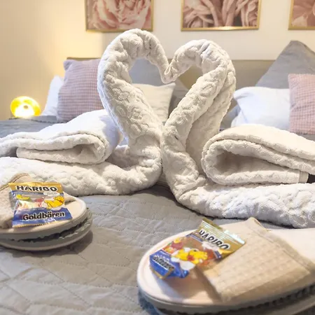 Souterrain Mit Eigenem Eingang Und Terasse *