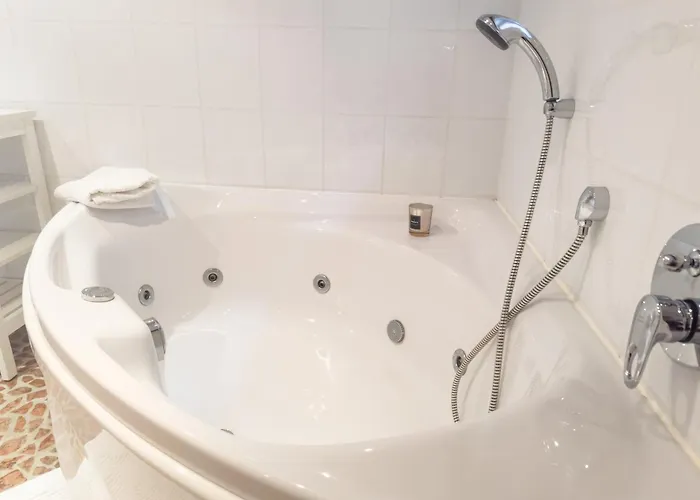 Souterrain Mit Eigenem Eingang Und Terasse