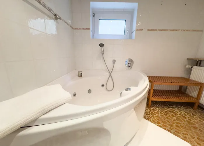 Apartamento Souterrain Mit Eigenem Eingang Und Terasse *