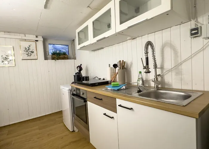 Souterrain Mit Eigenem Eingang Und Terasse